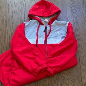 TYR Youth Alliance Podium Parka in Red Size Youth Large